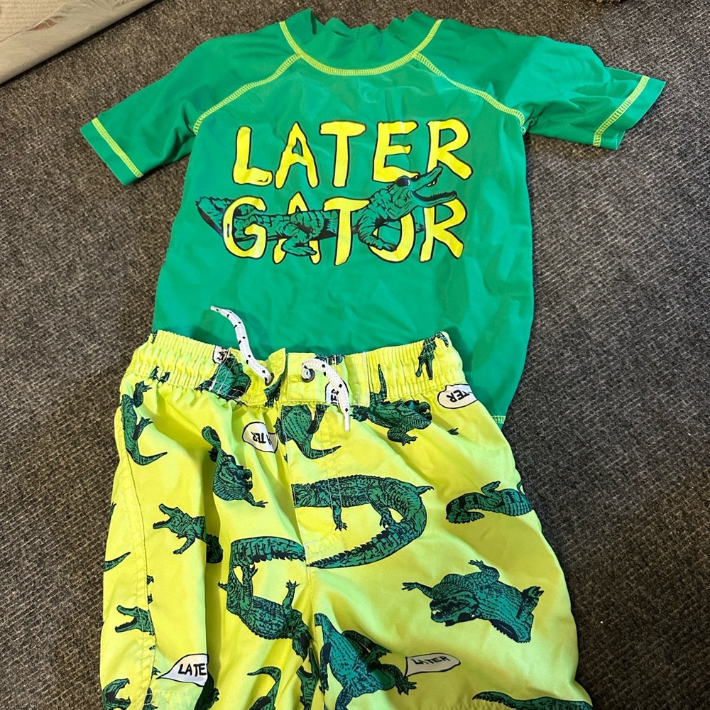 Alligator swim.